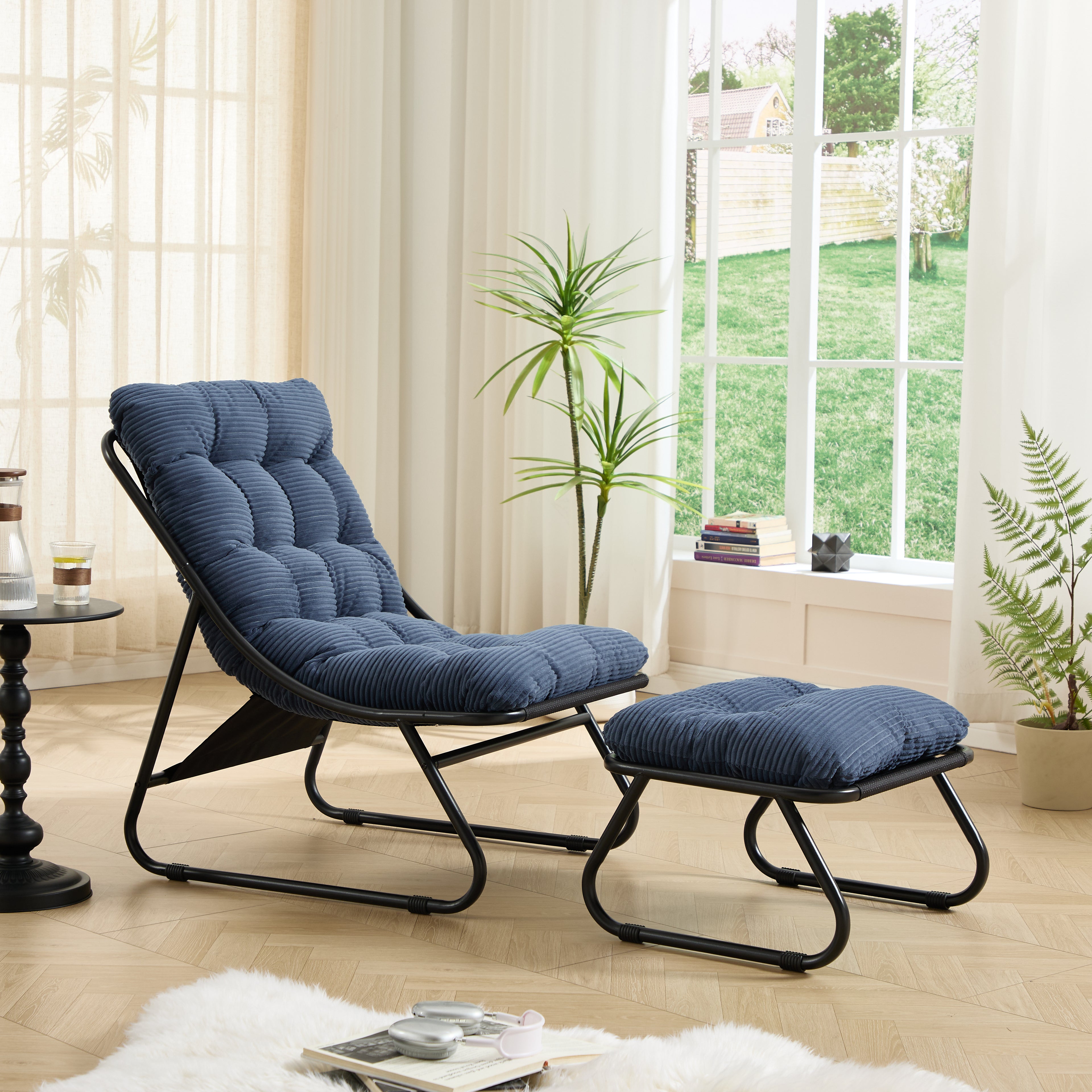 Sillón reclinable de exterior con otomana, cómodo sillón tipo hamaca con cojín mullido y reposapiés, ideal para sala de estar, dormitorio, sala de lectura, estructura negra con cojín azul marino.