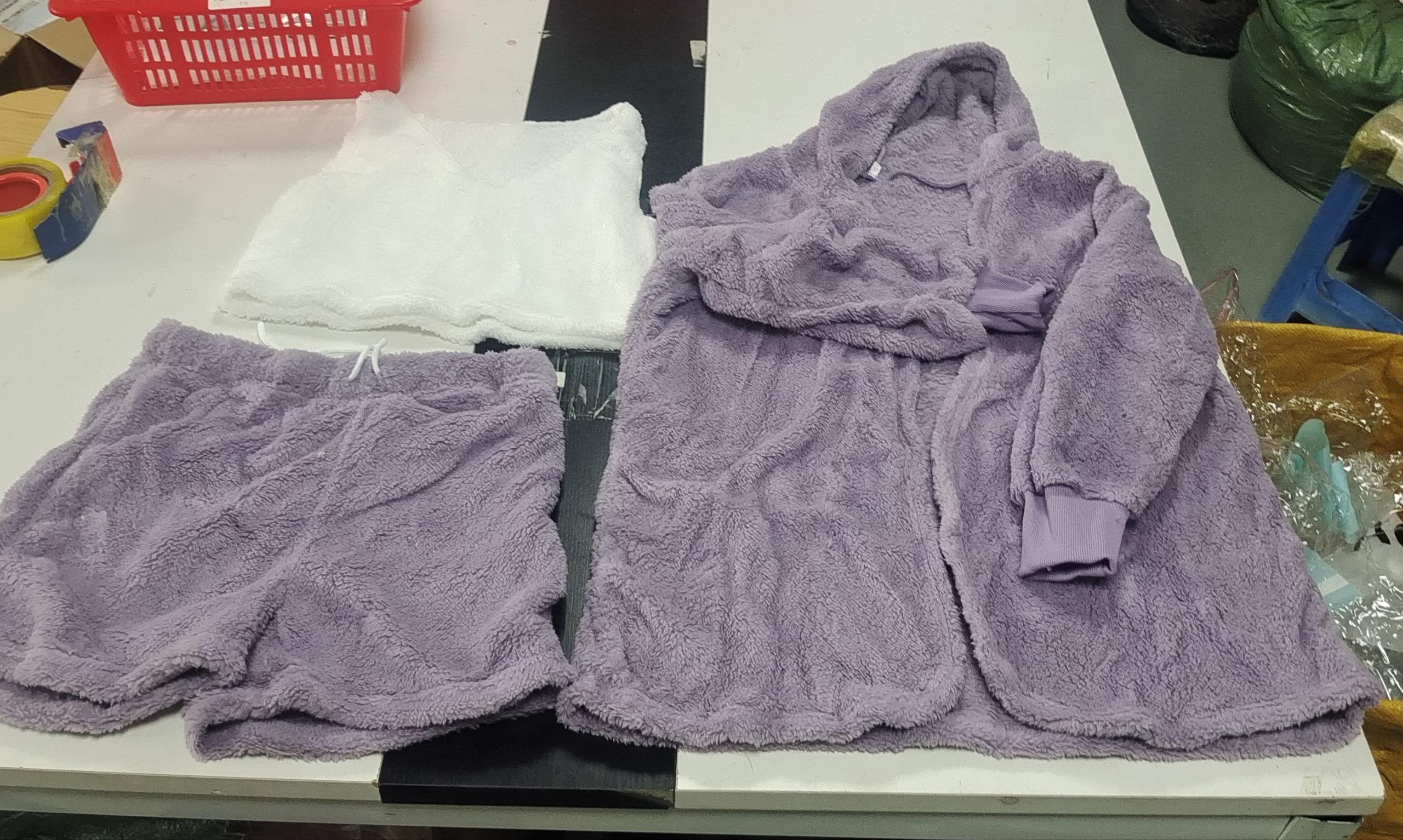 Conjunto de pijama de 3 piezas para mujer: top corto de manga larga y shorts con cordón ajustable.