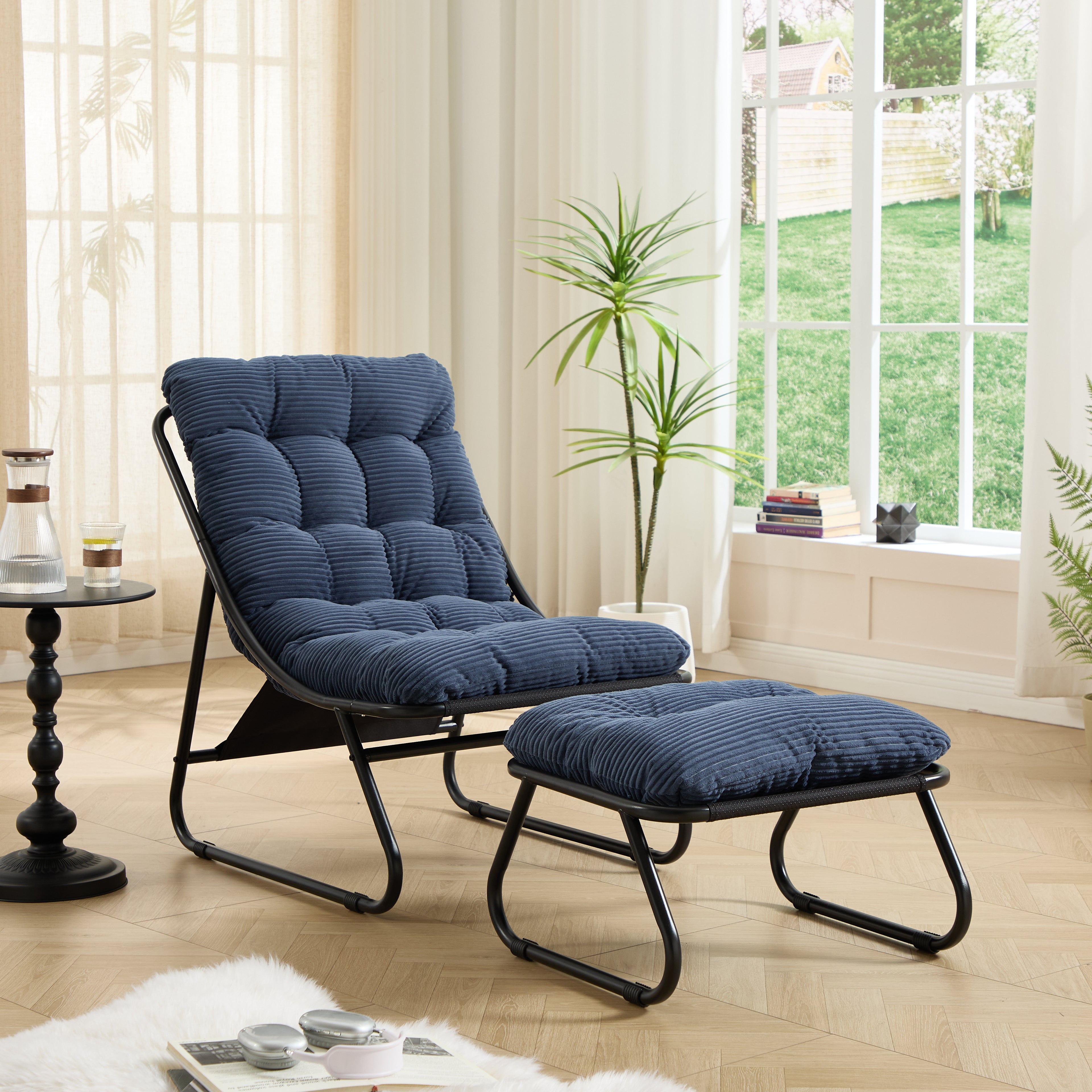 Sillón reclinable de exterior con otomana, cómodo sillón tipo hamaca con cojín mullido y reposapiés, ideal para sala de estar, dormitorio, sala de lectura, estructura negra con cojín azul marino.